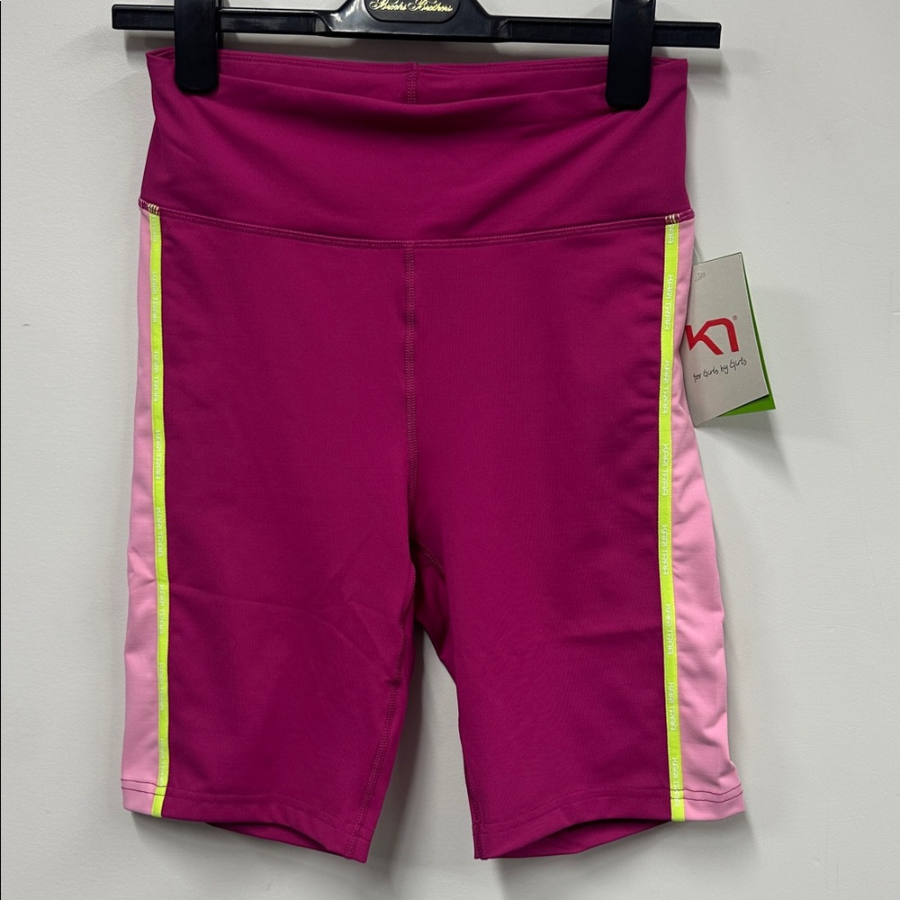 New KARI TRAA JANNI HIGH WAIST SHORTS Pink M